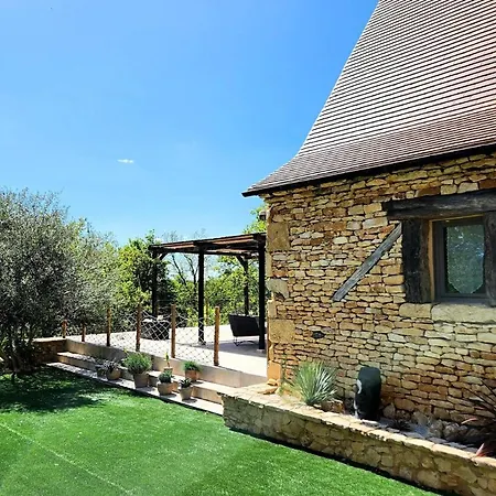 Dreamy 2br Dordogne Hideaway With Heated Pool And Views Holiday home *