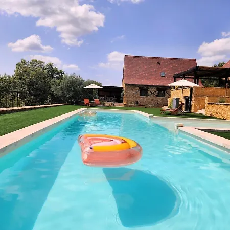 Dreamy 2br Dordogne Hideaway With Heated Pool And Views Holiday home