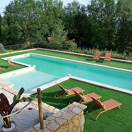 Dreamy 2br Dordogne Hideaway With Heated Pool And Views