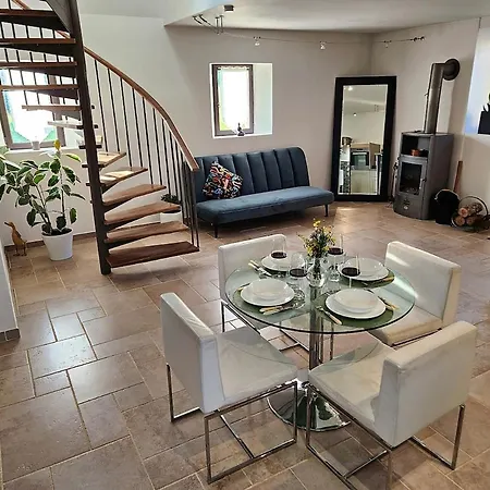 Dreamy 2br Dordogne Hideaway With Heated Pool And Views *
