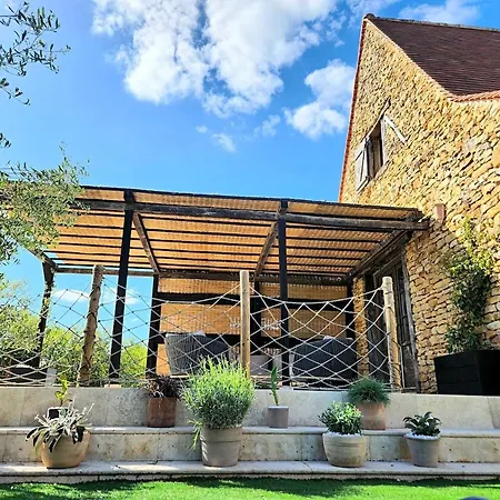 Dreamy 2br Dordogne Hideaway With Heated Pool And Views Castelnaud La Chapelle