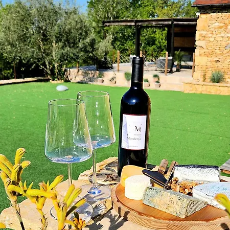Dreamy 2br Dordogne Hideaway With Heated Pool And Views Holiday home